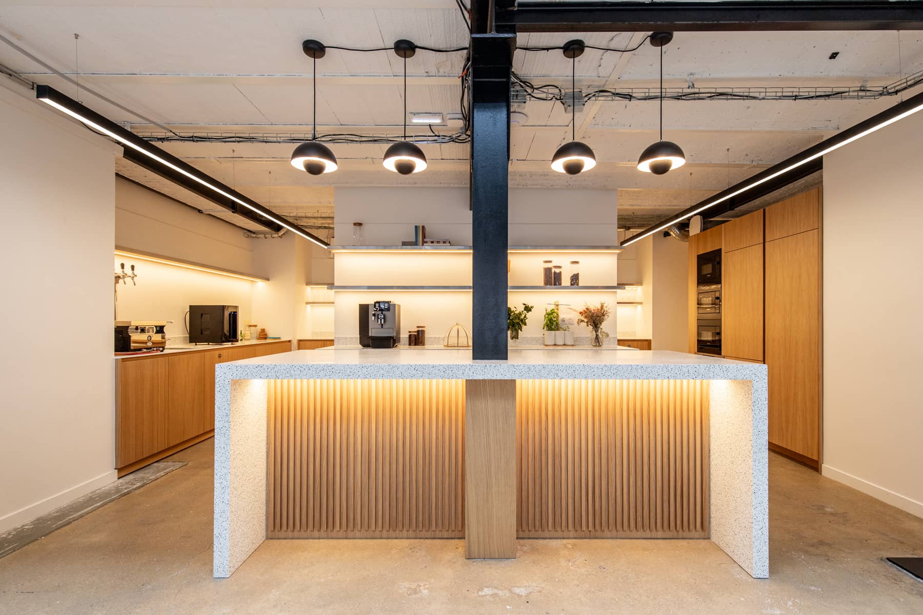 ADV - Architecture et Agencement - ADVstudio.fr - Hexa - Efounders - (42 of 109) Hexa bureaux - Cuisine ilot central